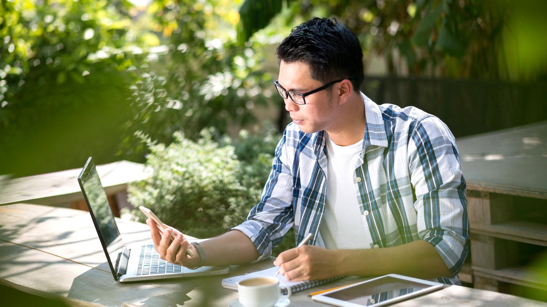 Content marketer analyzing backlink data
